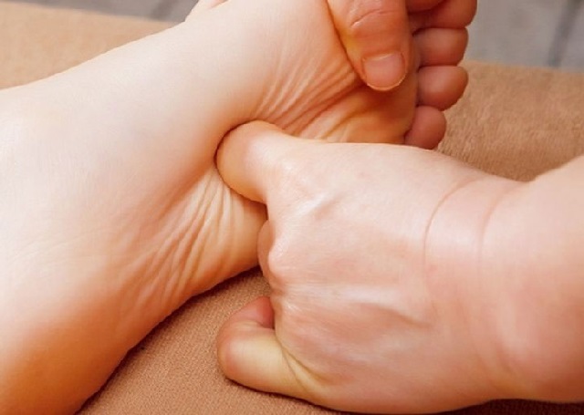 Các huyệt ở lòng bàn chân và cách massage