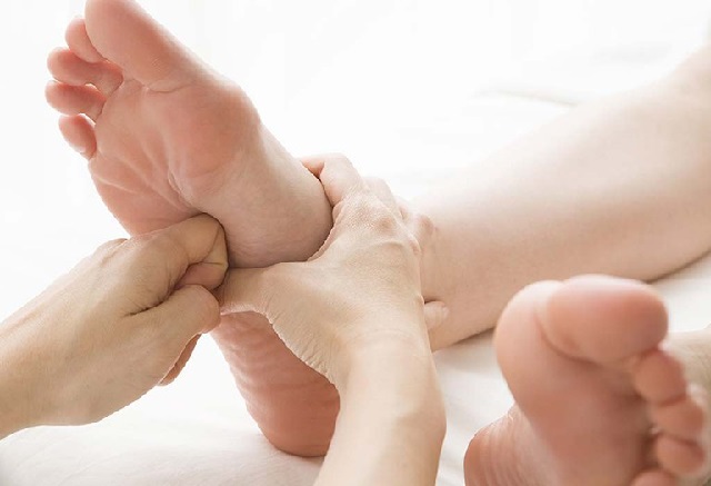 Cách massage bấm huyệt ở chân