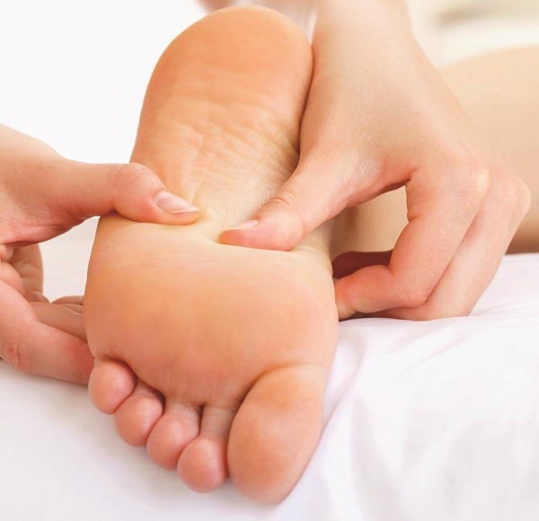 Cách massage bấm huyệt tại gan bàn chân