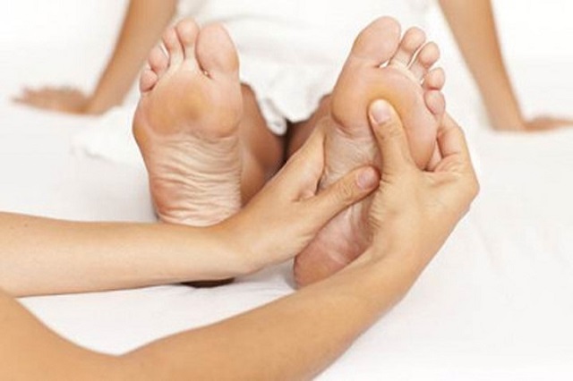Cách massage lòng bàn chân