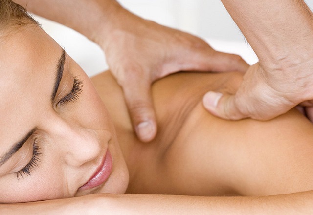Cách massage vai và cổ giảm đau