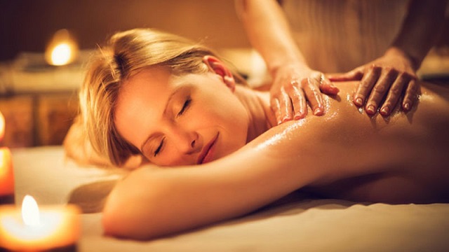 Phương pháp massage Thụy Điển trên ghế massage